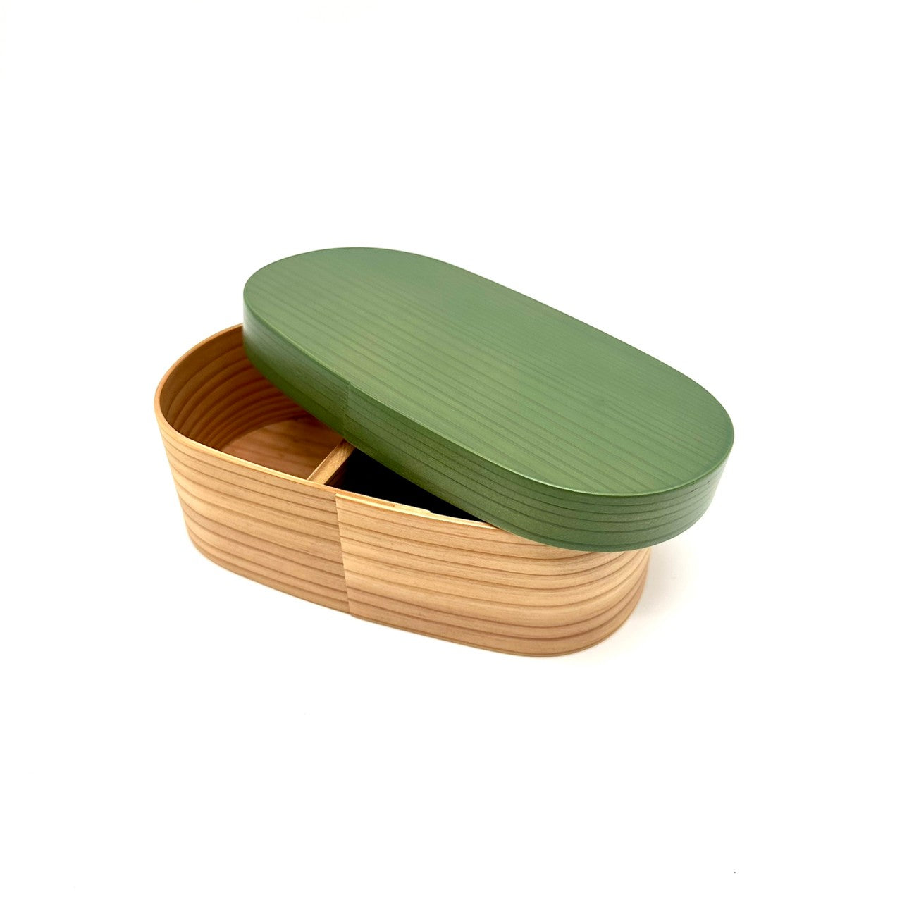 Available in 4 colors: Kishu lacquer, Japanese cedar, colored bento box