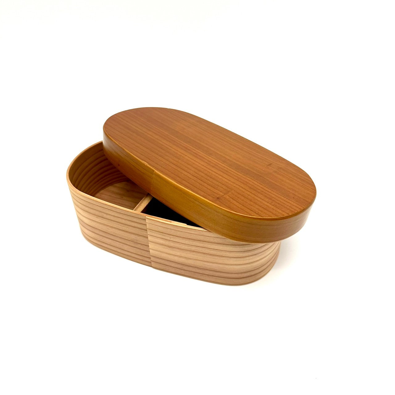 Available in 4 colors: Kishu lacquer, Japanese cedar, colored bento box