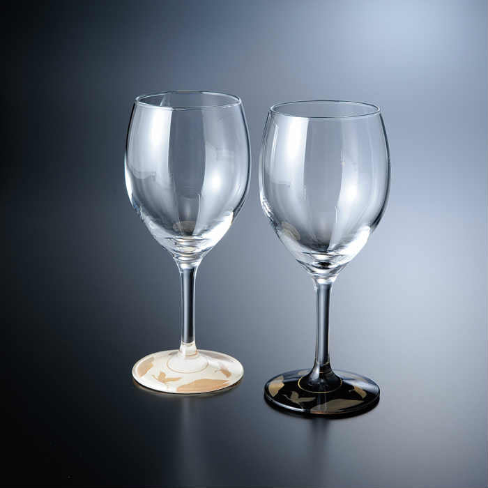 ぬりもん de Verre ワイングラス 蒔絵 万葉鶴 白黒ペア – 山家漆器店