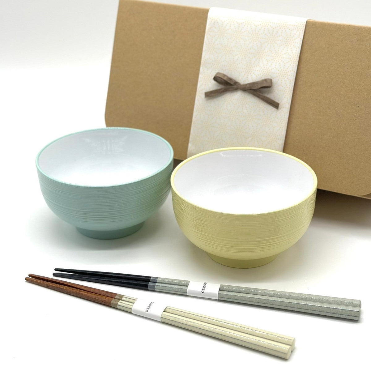 4-piece set: 2 bowls (blue and yellow) and 2 pairs of chopsticks