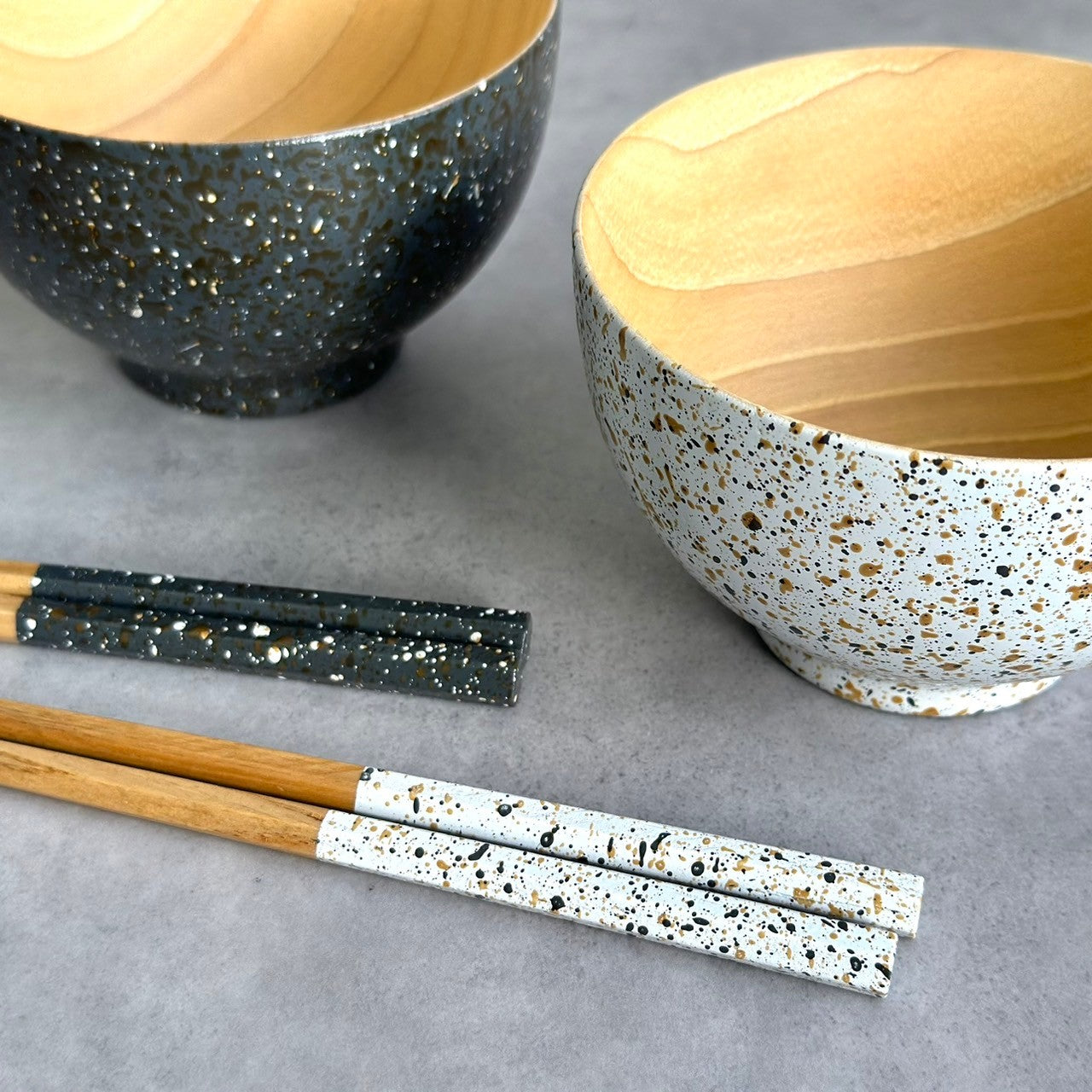 食洗機対応】 4点セット 木製 お椀 美空 白 黒 2個セット 箸付き – 山